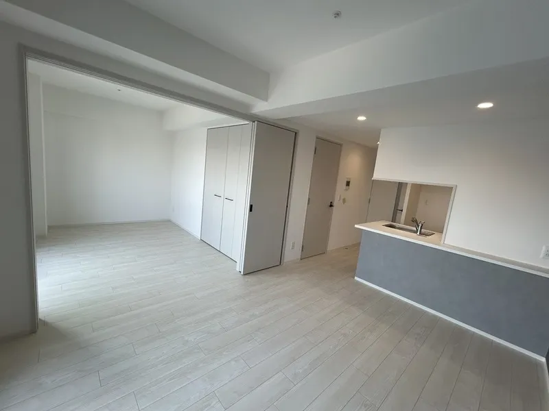 Bayside Park Osaka South Residence - Interior - ["Floor", "Flooring", "Ceiling"]