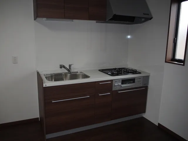 Tom's Garage - Interior - ["Kitchen", "Kitchen Appliance", "Kitchen Sink"]