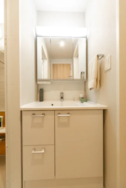 Merukumaru Keio Sasazuka Residence - Interior - ["Wall", "Wood", "Plumbing fixture"]
