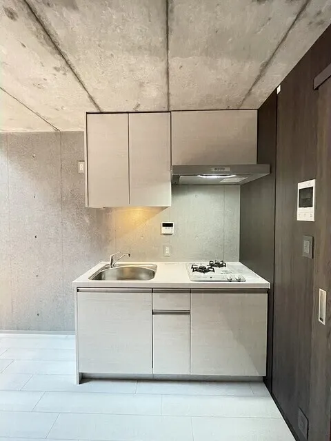 Well Square Hatsudai - Interior - ["Tap", "Building", "Cabinetry"]