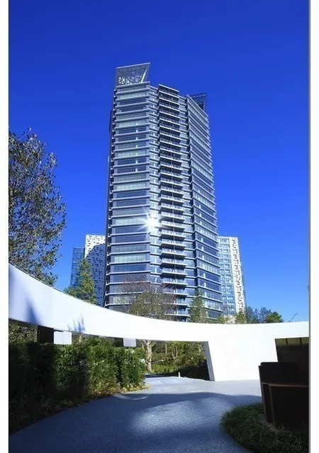 Comforia Shinjuku East Side Tower - Exterior - ["Condominium", "Tower block", "Building"]