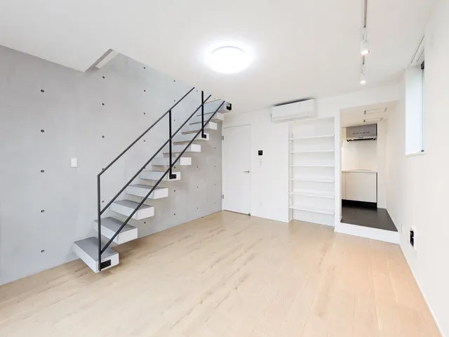CLK Higashijujo - Interior - ["Stairs", "Flooring", "Floor"]