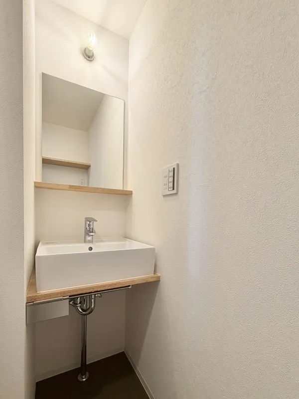 Trias446 - Interior - ["Wall", "Flooring", "Floor"]