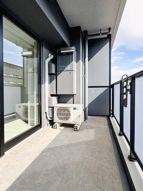 Brookside Residence Kiba - Interior - ["Glass", "Balcony", "Aluminium"]