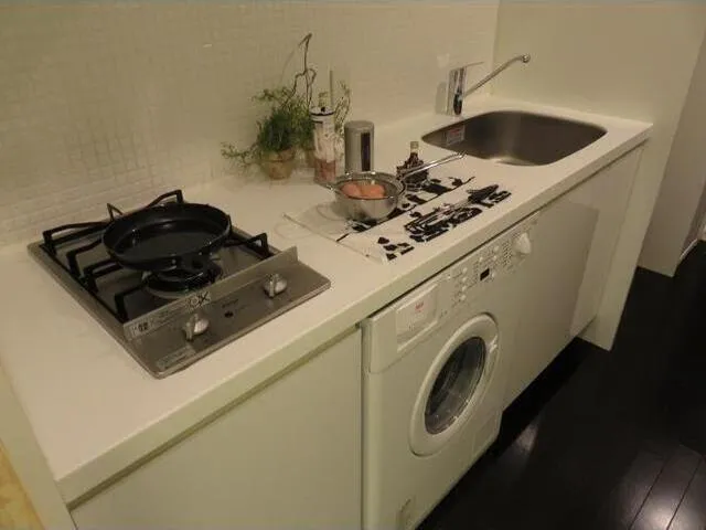 Primal Shinjuku Wakamatsucho - Interior - ["Cabinetry", "Cooktop", "Kitchen appliance"]