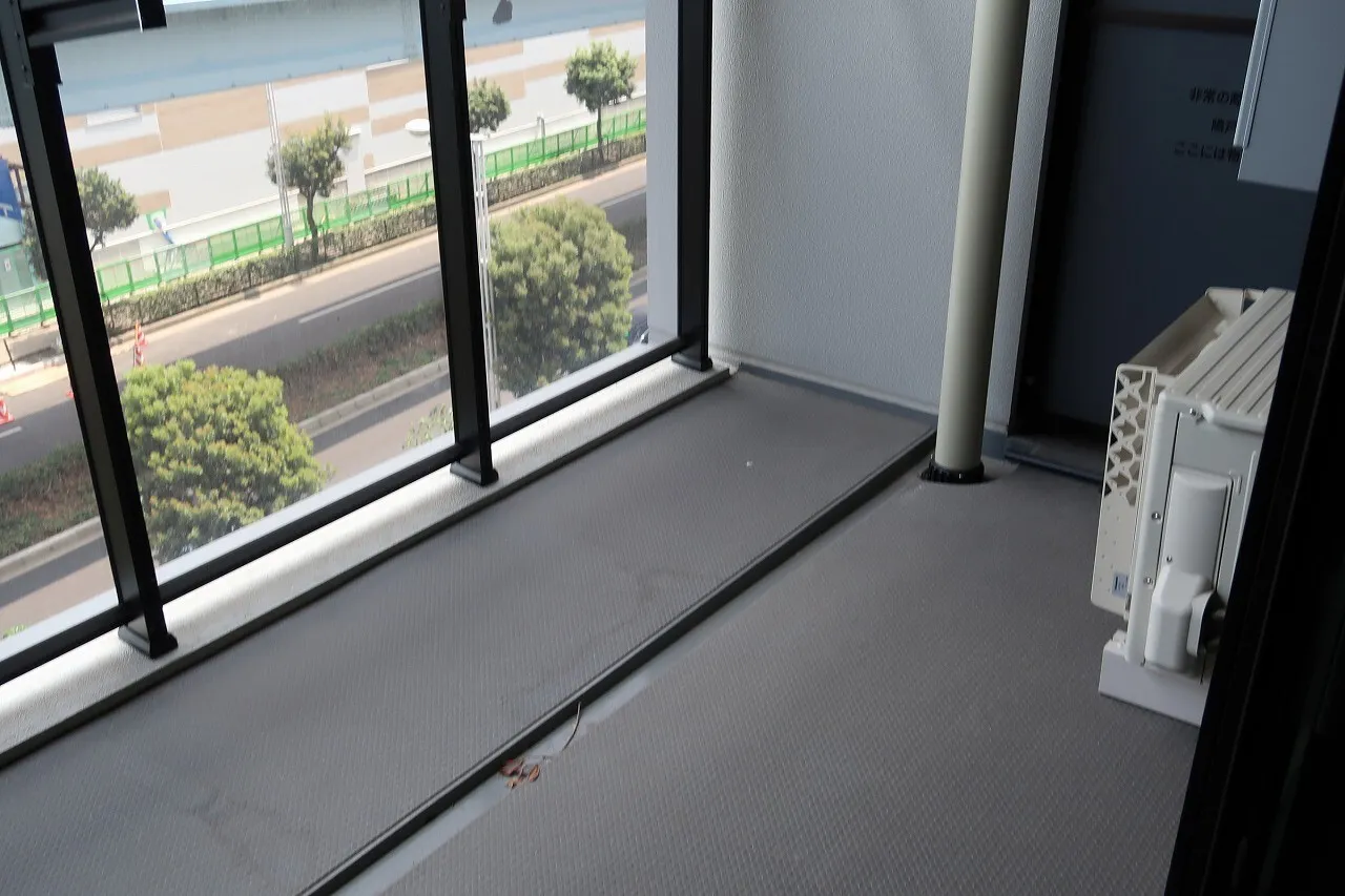 Laurel Tower Renai Hamamatsucho - Interior - ["Plant", "Fixture", "Window"]