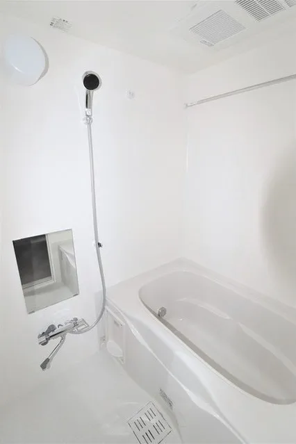 Alpha Court Yahiro - Interior - ["Plumbing fixture", "Tap", "Bathtub"]