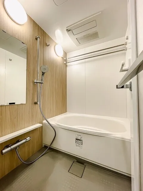 Royal Parks Ariake - Interior - ["Flooring", "Interior design", "Plumbing fixture"]