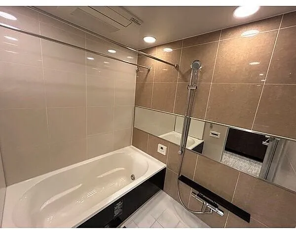 Garden Hills Yotsuya Guest Forest - Interior - ["Shower head", "Plumbing fixture", "Bathtub"]