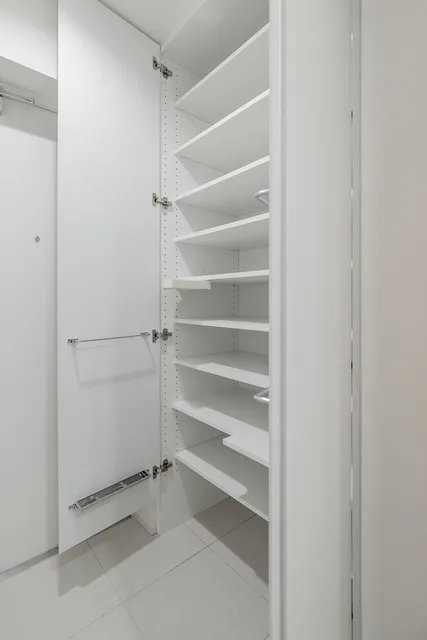 Asyl Court Tokyo Toritsu Daigaku - Interior - ["Flooring", "Interior design", "Floor"]