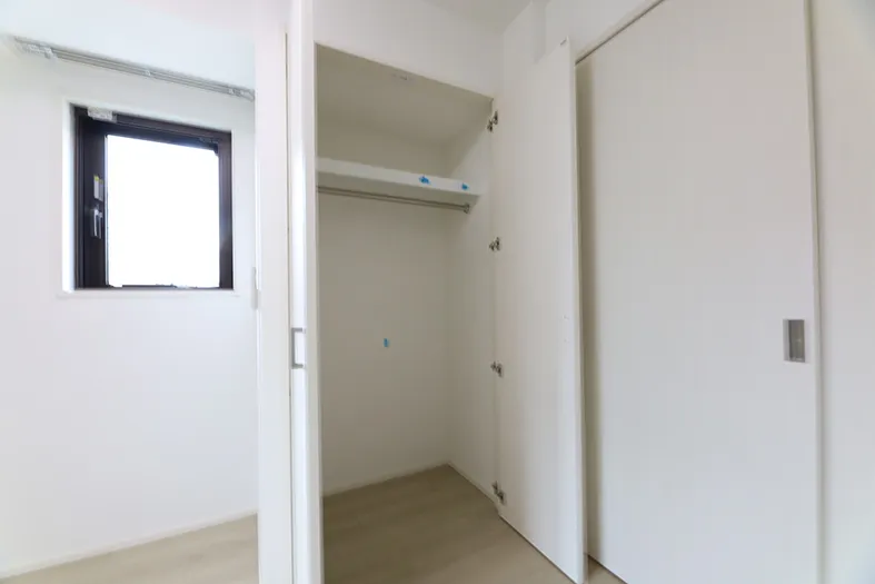 Geoent Okachimachi - Interior - ["Window", "Building", "Fixture"]
