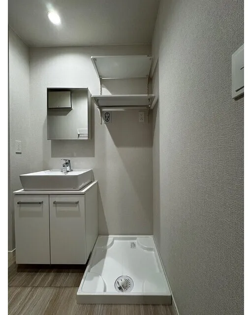 Well Square Hatagaya - Interior - ["Plumbing fixture", "Flooring", "Floor"]