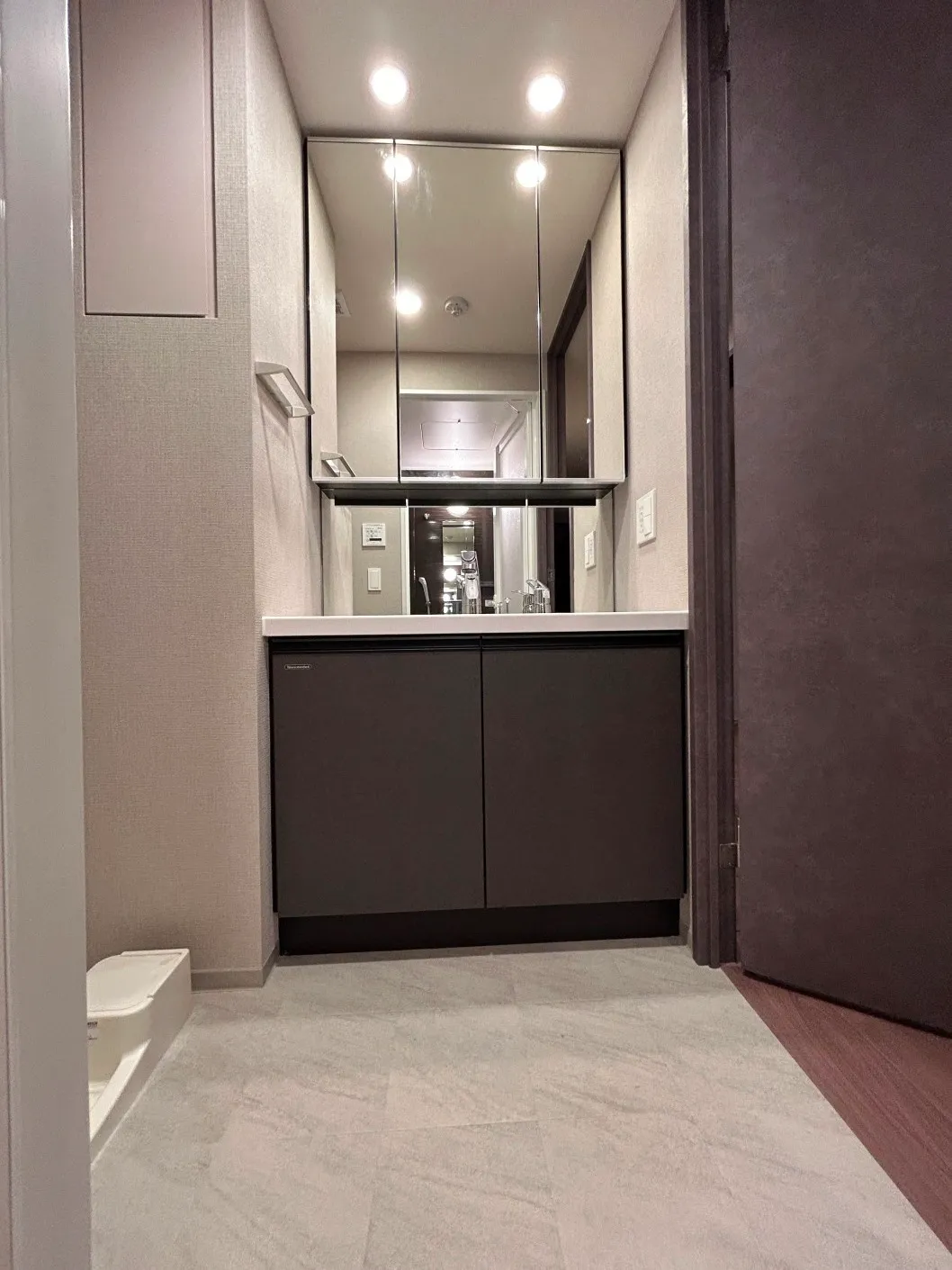 Prime Nexus Omorikita - Interior - ["Flooring", "Floor", "Ceiling"]