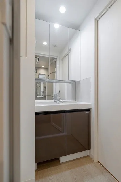 Asyl Court Shoto - Interior - ["Interior design", "Flooring", "Bathroom cabinet"]