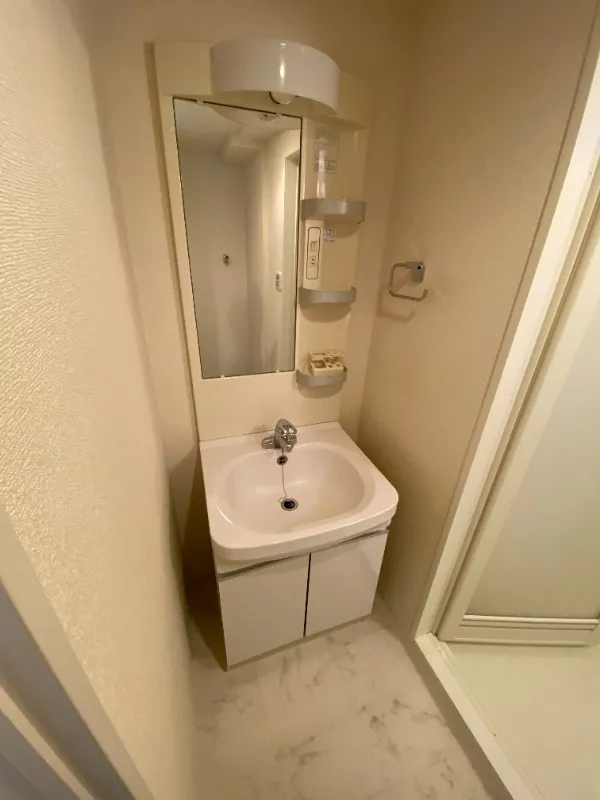 GRAND VAN FRESTALA Toyocho - Interior - ["Plumbing fixture", "Flooring", "Floor"]