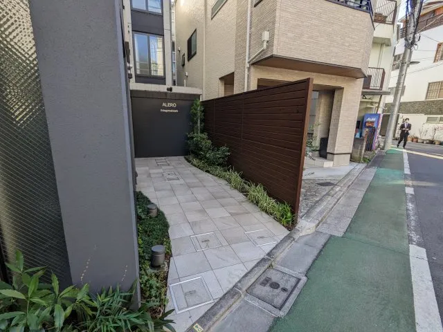 Alero Edogawabashi - Other - ["Plant", "Property", "Window"]
