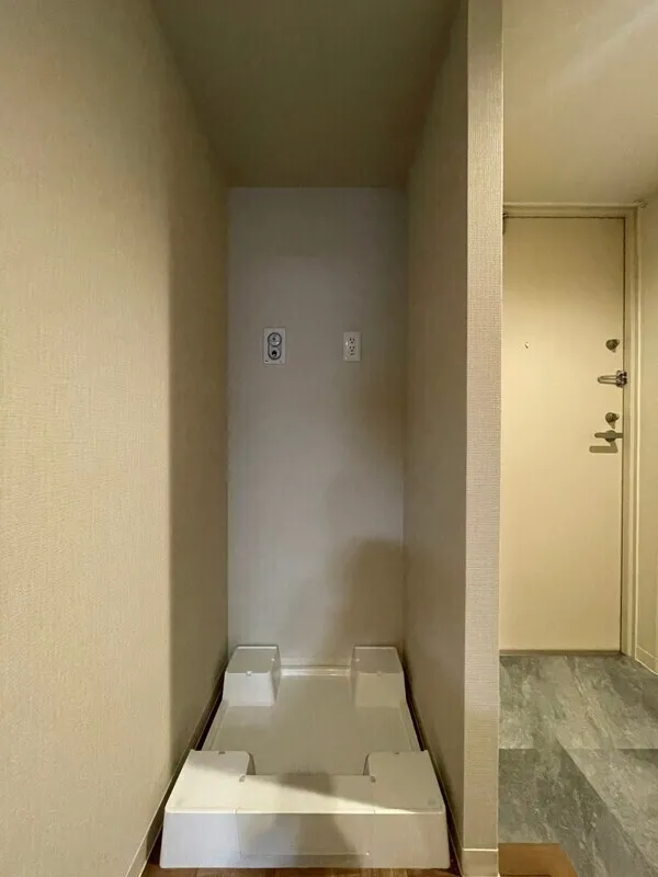 LUMIEC un Toyocho - Interior - ["Wall", "Wood", "Flooring"]