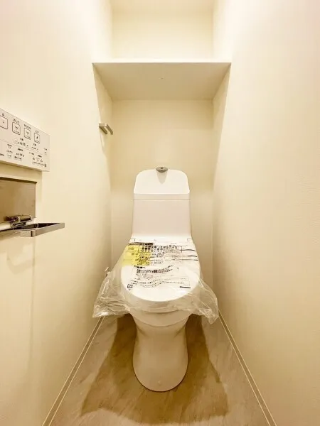 Brillia Ist Asakusa - Interior - ["Toilet seat", "Toilet", "Flooring"]