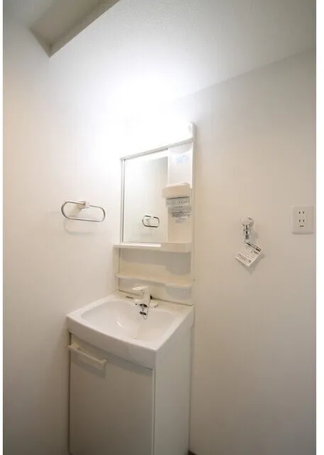 CERES Sumiyoshi - Interior - ["Ceiling", "Grey", "Plumbing fixture"]