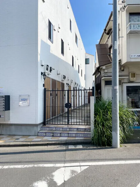 Mihas Okusawa - Exterior - ["Composite material", "Apartment", "Concrete"]