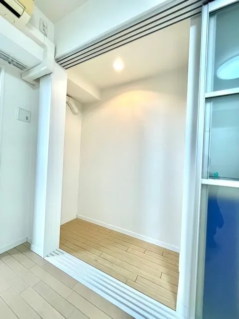 Residia Nakameguro II - Interior - ["Building", "Wood", "Interior design"]