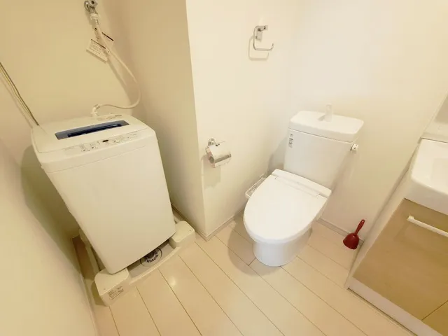 Crevista Monzen-Nakacho - Interior - ["Flooring", "Plumbing fixture", "Floor"]