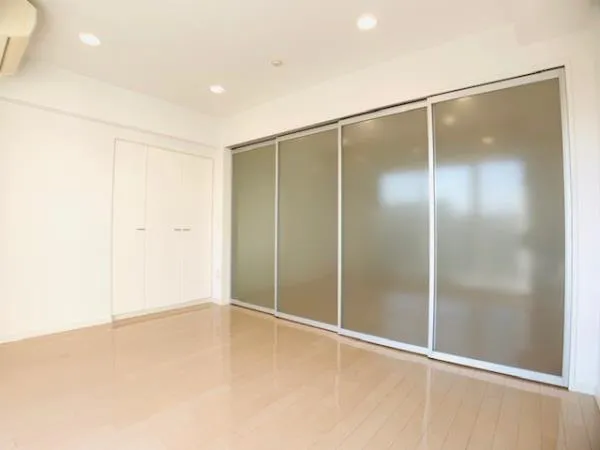 Brillia Ist Sangenjaya Blossom Terrace - Interior - ["Fixture", "Building", "Wood"]
