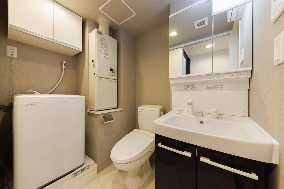 Hmlet Nishi-Shinjuku - Interior - ["Plumbing fixture", "Flooring", "Interior design"]