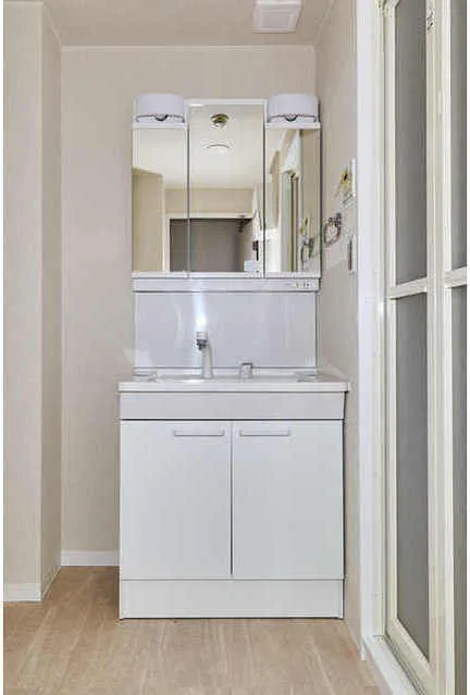Comforia Takenotsuka East - Interior - ["Plumbing fixture", "Sink", "Cabinetry"]