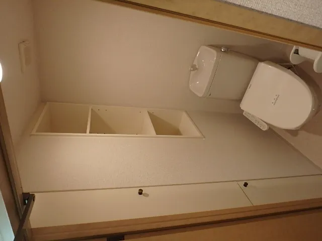 CASSIA Meguro - Interior - ["Cabinetry", "Toilet paper", "Wood"]