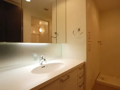 Premier Grande Magome - Interior - ["Mirror", "Tap", "Plumbing fixture"]