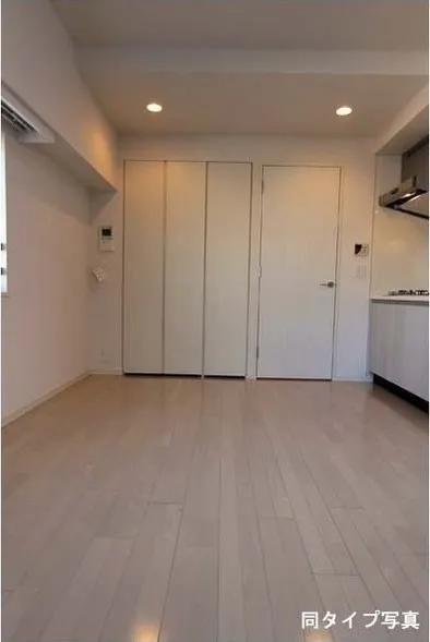 Comforia HIgashi-IKebukuro  - Interior - ["Property", "Floor", "Ceiling"]