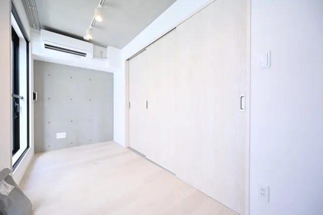 Le Nid Nihonbashi - Interior - ["Wood", "Flooring", "Floor"]
