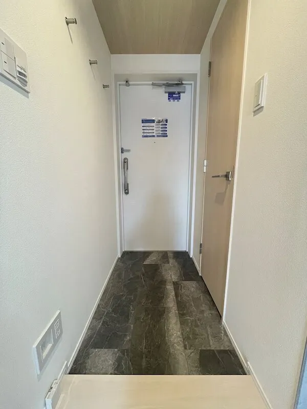 Residia Nihonbashi Bagurocho - Interior - ["Flooring", "Floor", "Door"]