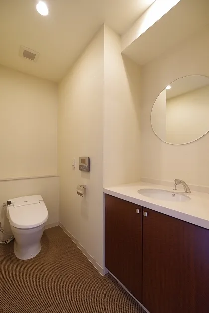 La Tour Shiodome - Interior - ["Plumbing fixture", "Building", "Property"]