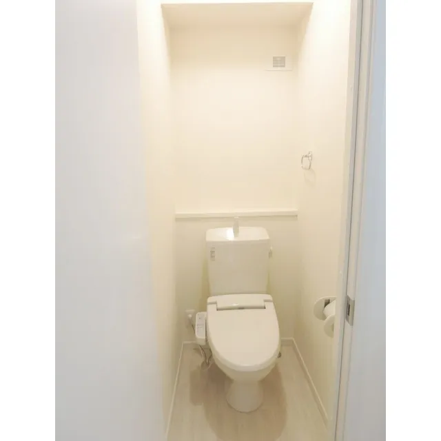 Comodia Misuzu - Interior - ["Toilet", "Fixture", "Toilet seat"]