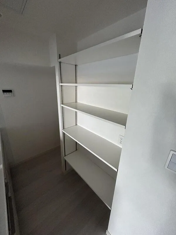 Gran Casa Ueno Iriya - Interior - ["Shelving", "Flooring", "Floor"]
