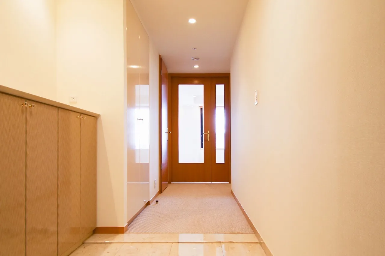 La Tour Shibakoen - Interior - ["Flooring", "Floor", "Wall"]