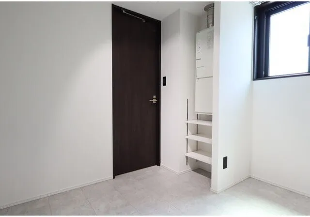 Crescer Nishikoyama - Interior - ["Wall", "Wood", "Flooring"]