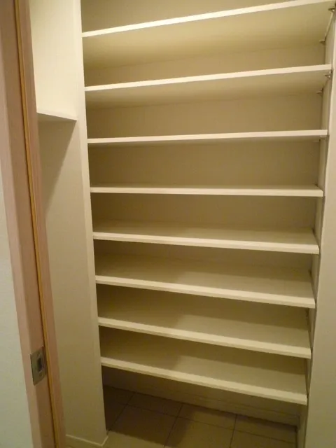 Hulic Court Snow Valley - Interior - ["Shelf", "Shelving", "Wood"]