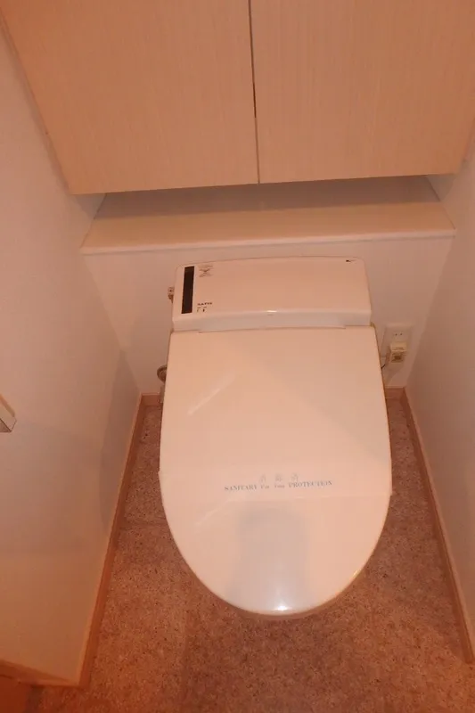 Doue Nihonbashi - Interior - ["Cleanliness", "Tile Flooring", "Toilet seat"]