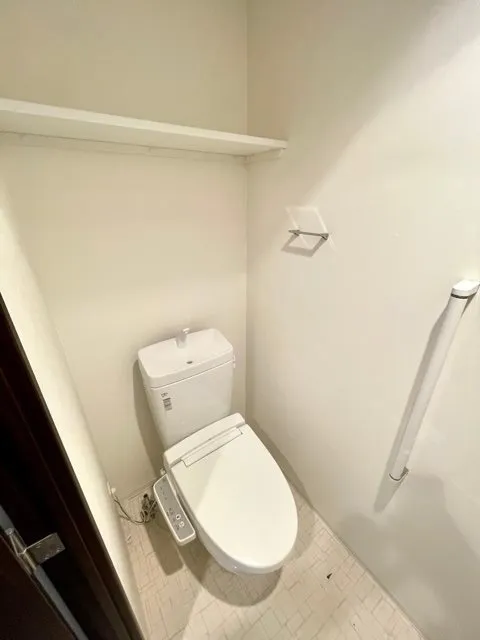 Residia Shin Okachimachi 2 - Interior - ["Toilet seat", "Toilet", "Plumbing fixture"]