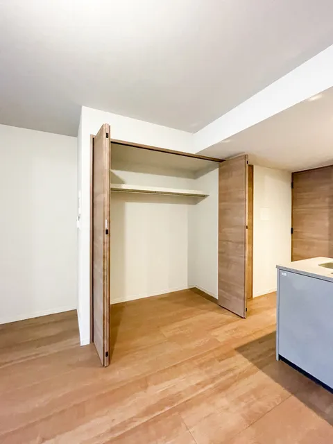 Preasvelta Minowa - Interior - ["Flooring", "Wood", "Floor"]