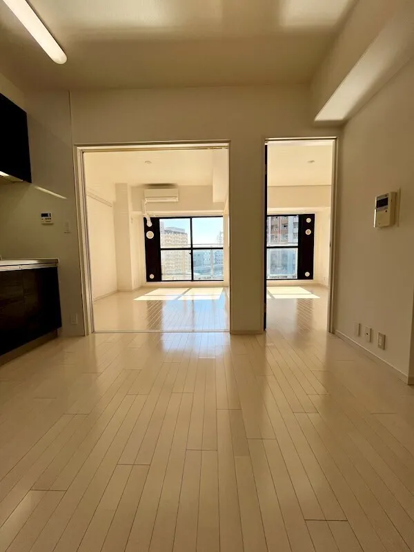 Residia Shibaura - Interior - ["Window", "Fixture", "Building"]