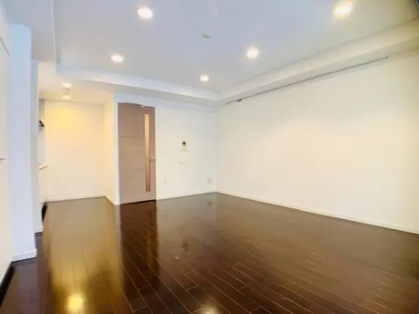 Brillia Ist Sangenjaya Blossom Terrace - Interior - ["Wood", "Fixture", "Hall"]