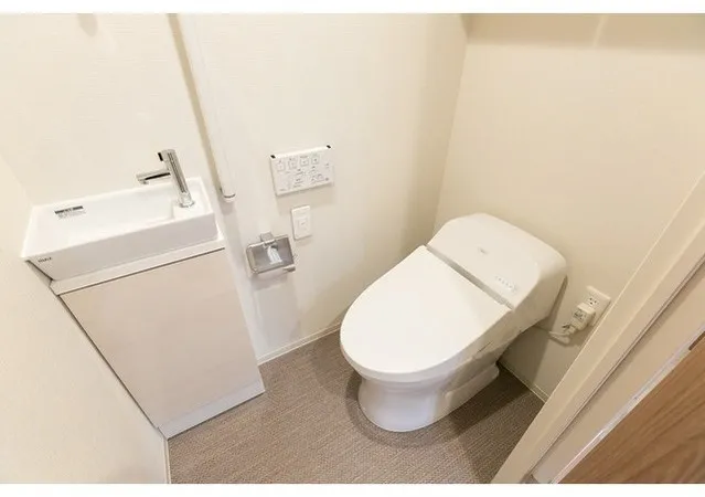 Shinagawa Heart View Tower - Interior - ["Plumbing fixture", "Toilet seat", "Toilet"]