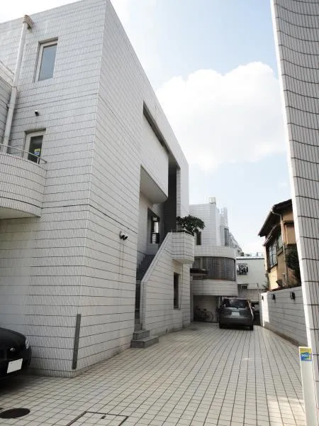 Ochiai Music Heim - Exterior - ["Building", "Sky", "Car"]