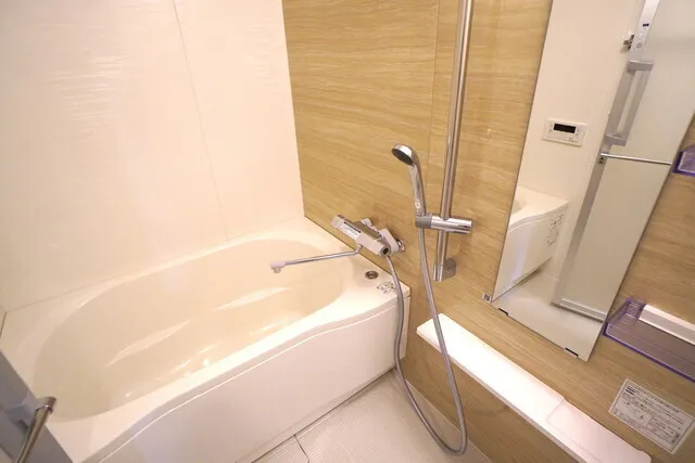 Ipse Himonya - Interior - ["Bathroom", "Plumbing fixture", "Bathtub"]