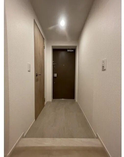 Due Oku - Interior - ["Flooring", "Floor", "Wood"]