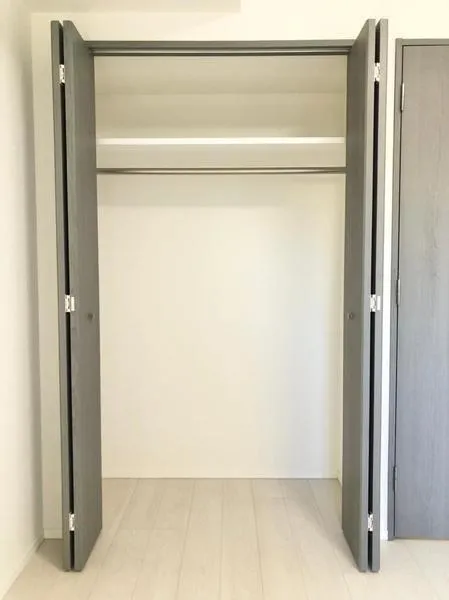 KNOTS Oyama - Interior - ["Wood", "Flooring", "Door"]